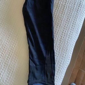 Size 4 like new lululemon cropped legging
